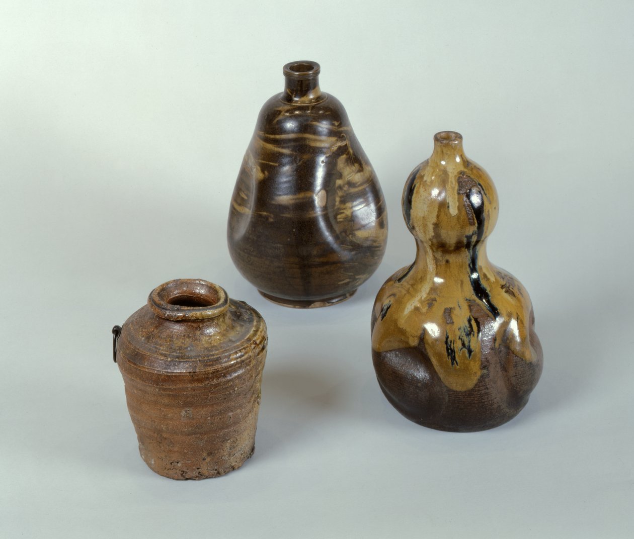 Frasco, Garrafa de Sake e Cabaça Cerâmica (porcelana, cerâmica, bronze e esmalte) de Japanese School