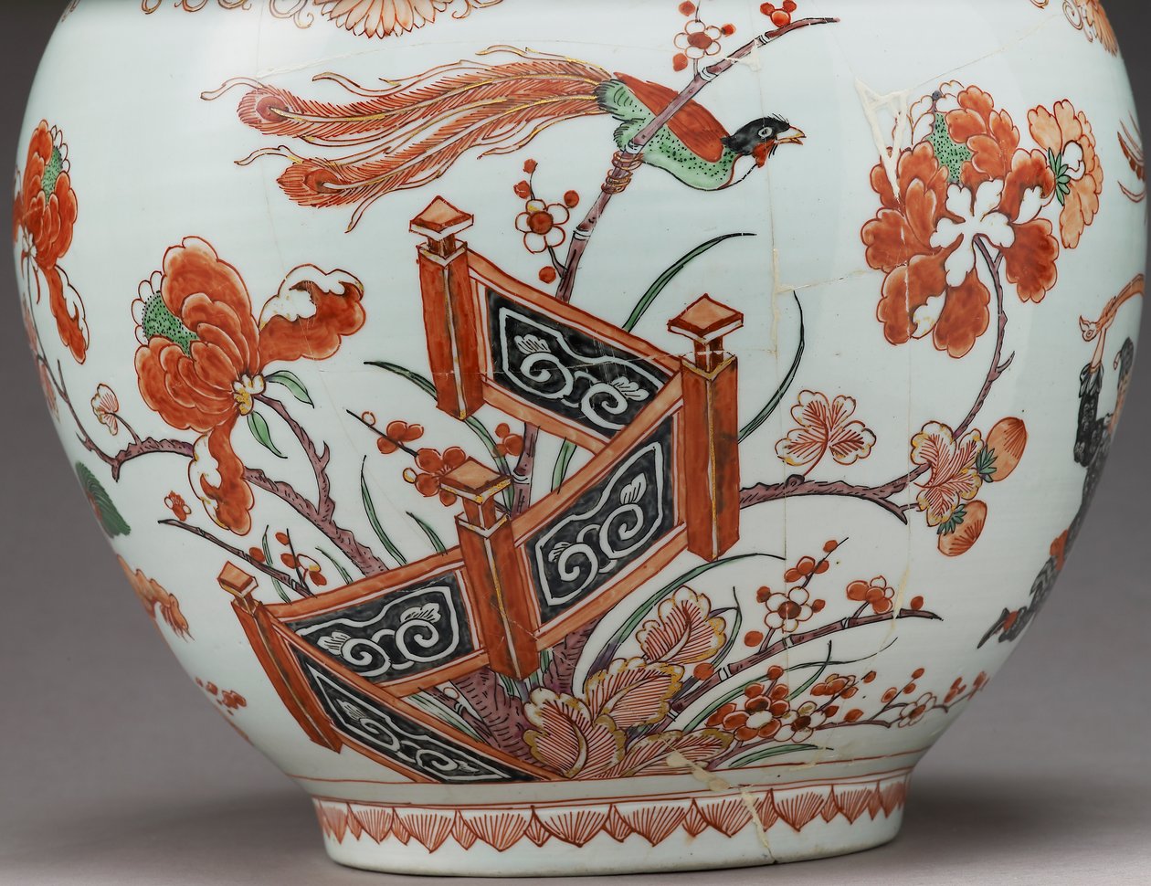 Grande vaso de garrafa, decorado na Holanda no estilo Imari, Ko-Imari, final do século XVII (louça de barro com esmaltes sobrepostas) (detalhe de 117741) de Japanese School