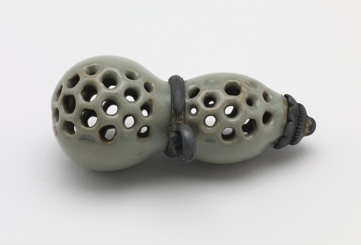 Netsuke na forma de uma cabaça, província de Yamashiro, período de Edo ou era de Meiji (cerâmica) de Japanese School