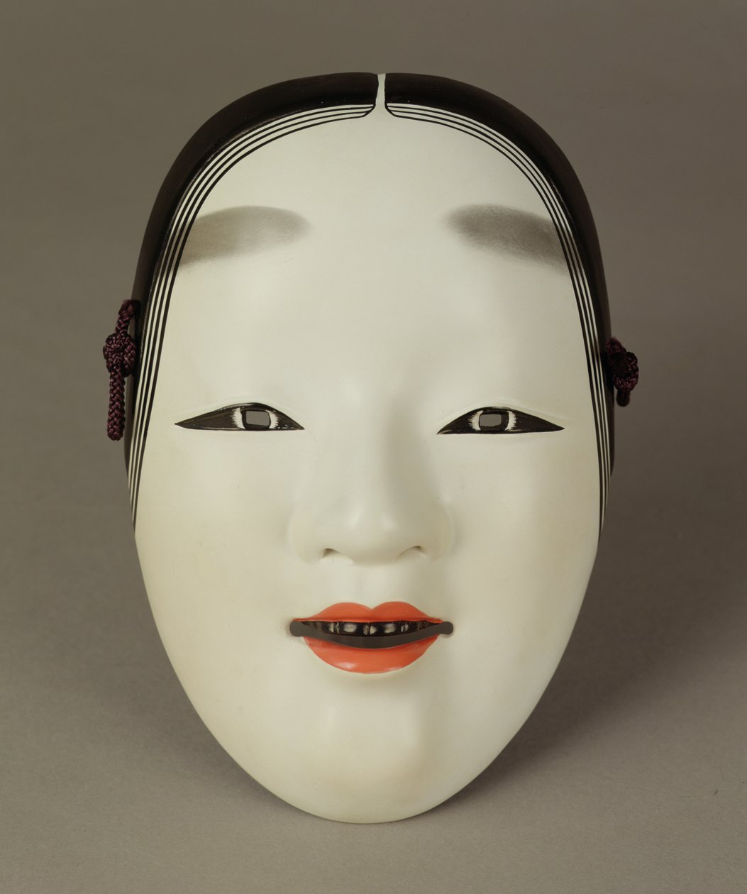 Máscara de teatro Noh de uma jovem mulher, japonesa de Japanese School