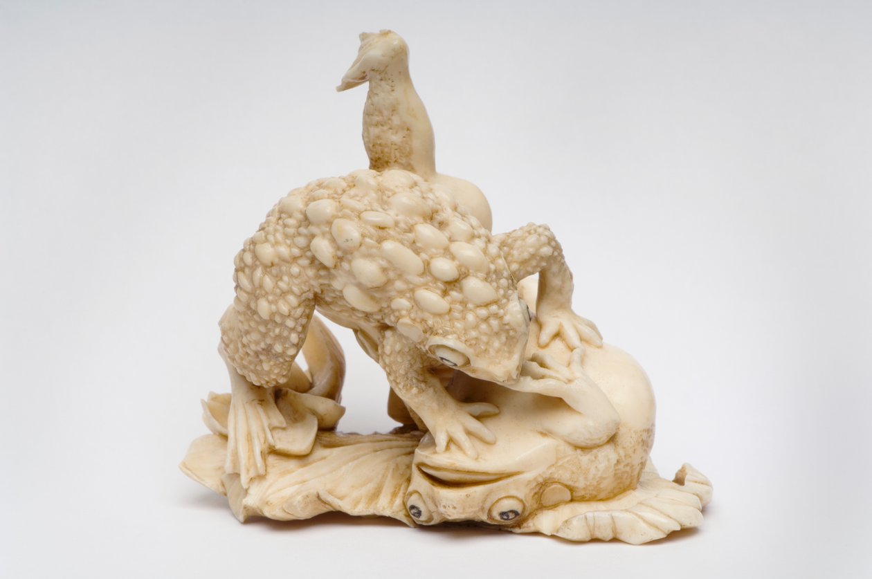 Okimono de dois sapos em uma folha de loto, c.1550-1600 de Japanese School