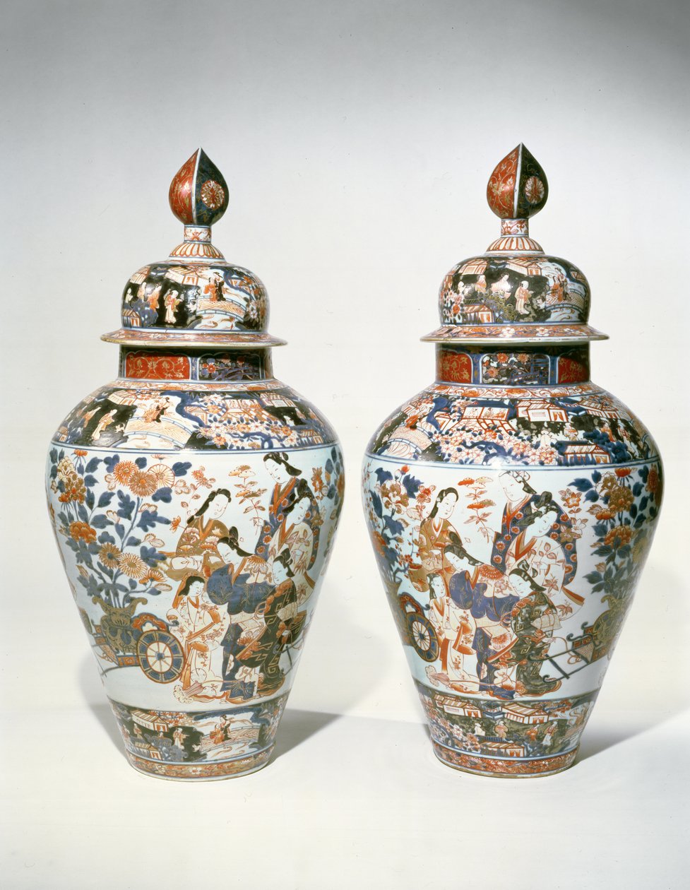 Par de vasos e tampas de Balaústre Imari (cerâmica) de Japanese School