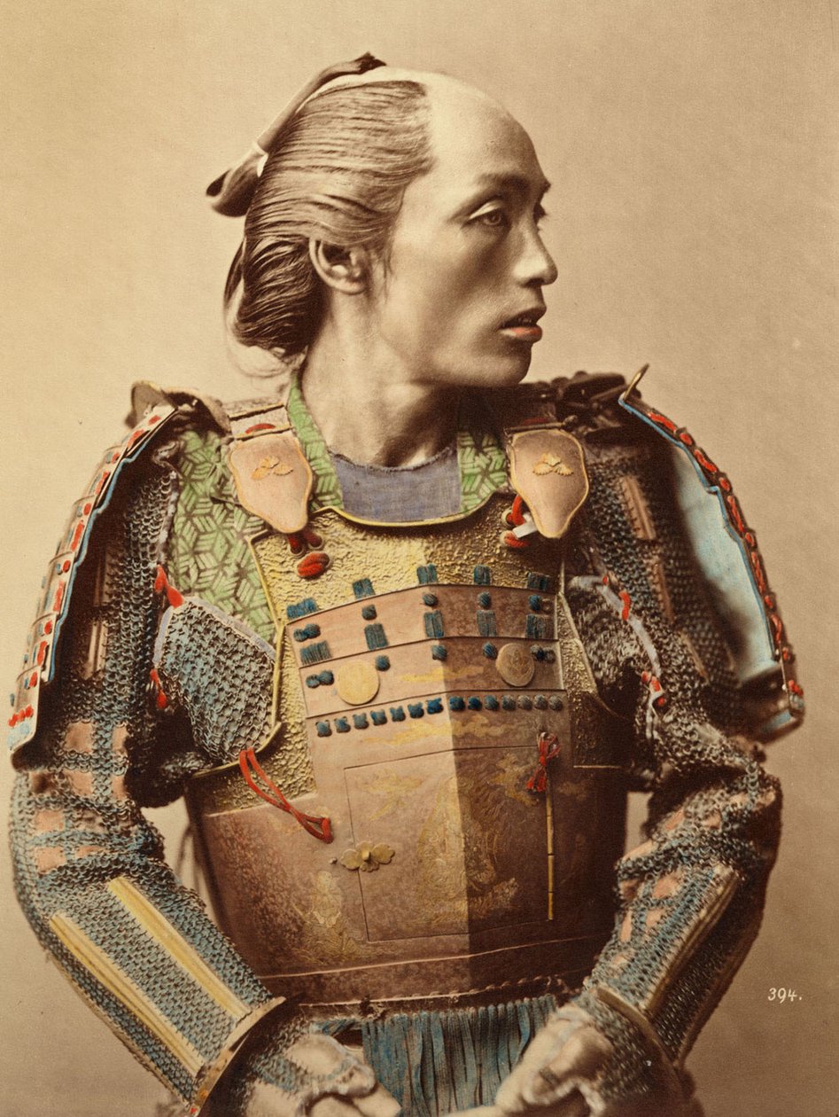 Retrato de um samurai do Japão antigo armado com armadura de corpo inteiro, 1890 de Japanese School