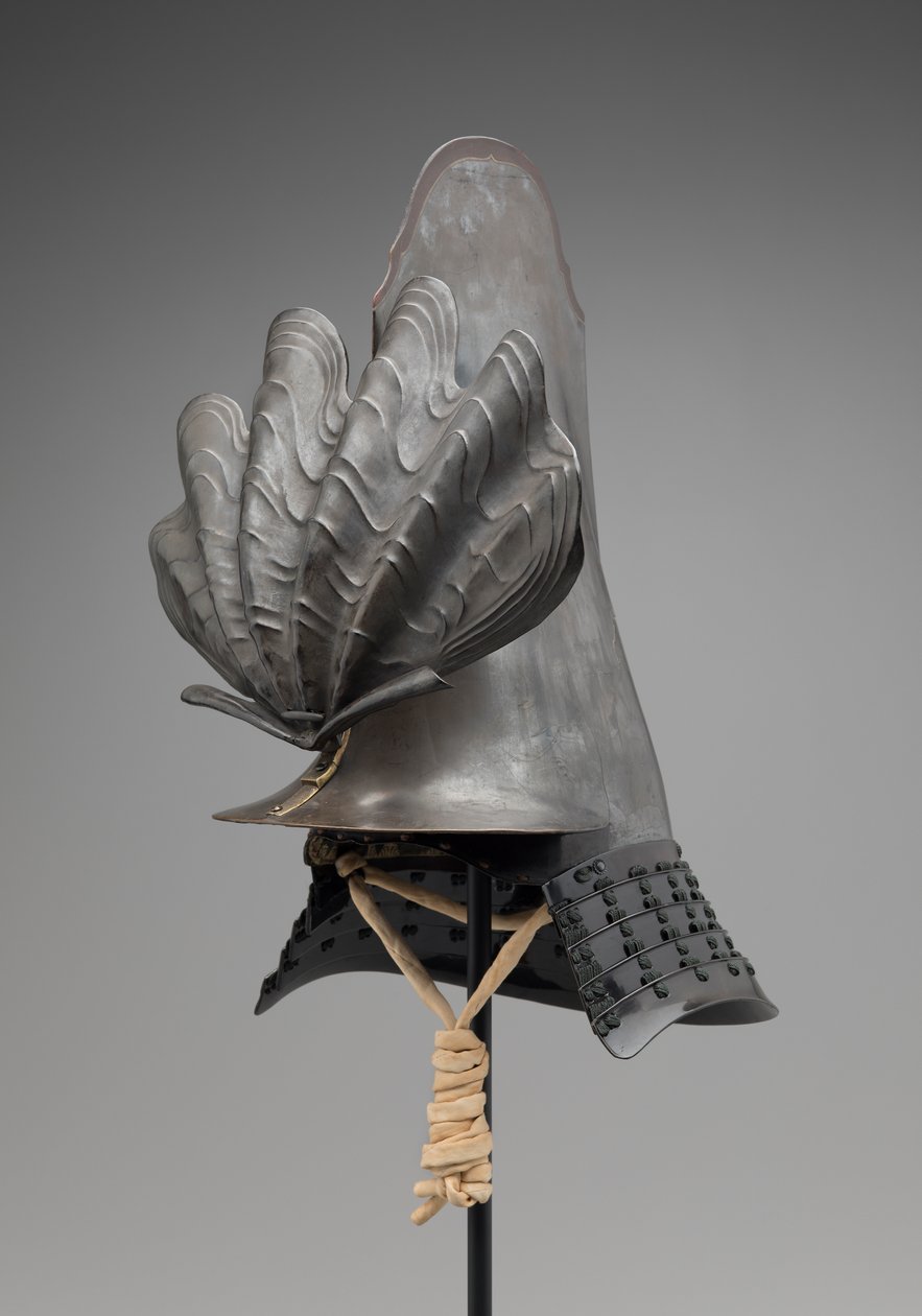 Capacete de Samurai (madeira, verniz, metal e fibra) de Japanese School