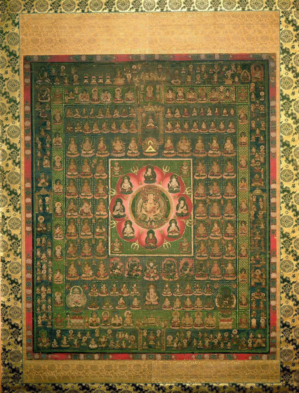 Taizo-kai Mandara, período Kamakara (wc opaca, tinta e ouro em seda) (ver também 203662) de Japanese School