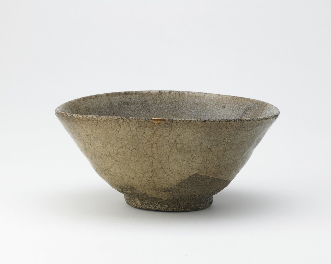 Bacia de chá, Matsue, prefecture de Shimane, período de Edo (argila de grés com esmalte de cinza) de Japanese School