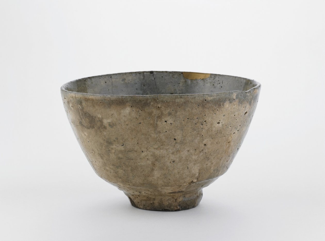 Taça de chá em forma de taça de chá Ido coreano, prefeitura de Yamaguchi, período Edo, século XVIII-XIX (faiança com deslizamento branco sob esmalte cinza) de Japanese School
