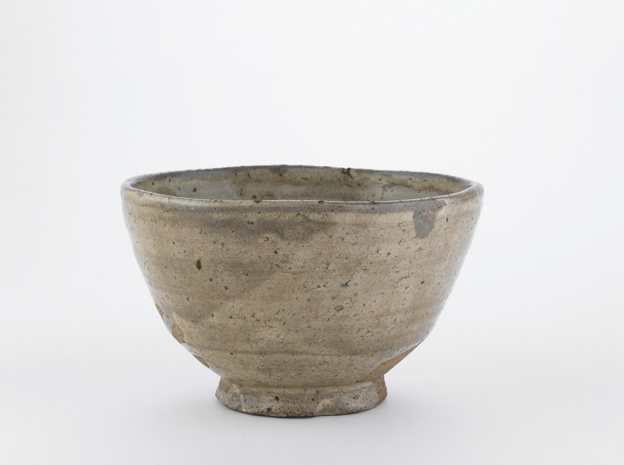 Bacia de chá com borda intencional, Hagi, prefeitura de Yamaguchi, período de Edo (faiança com deslizamento branco debaixo de esmalte de madeira-cinza) de Japanese School