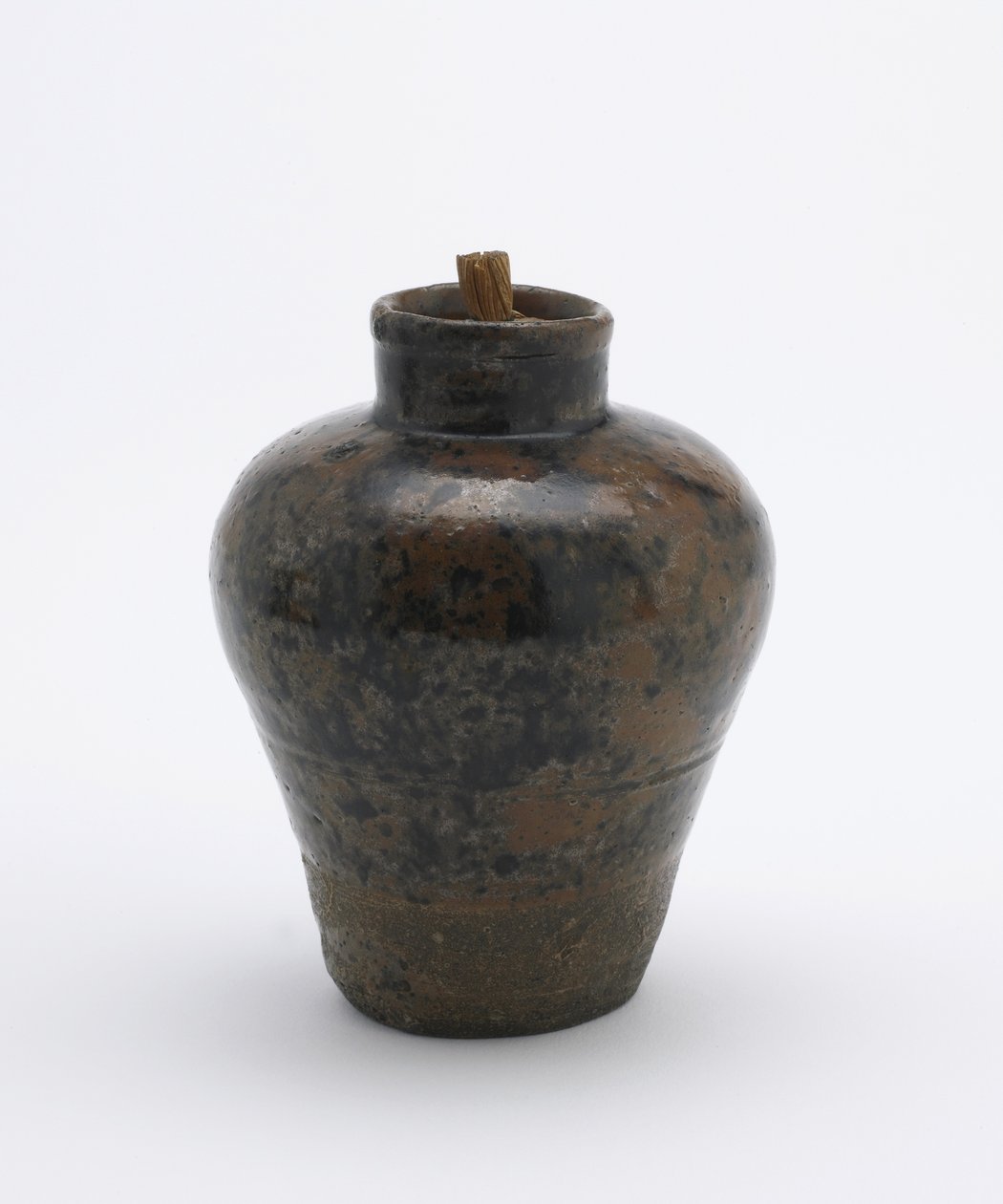 Transportador de chá, em forma de jarra, usado como garrafa para pellets de doces, prefeitura de Aichi, período Edo (cerâmica) de Japanese School