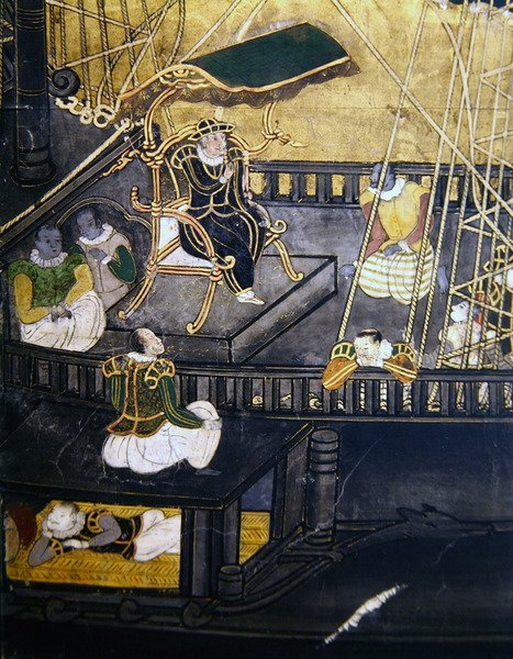 A chegada dos portugueses no Japão, detalhe mostrando homens na parte central de um navio, a partir de uma tela de Namban Byobu, 1594-1618 de Japanese School
