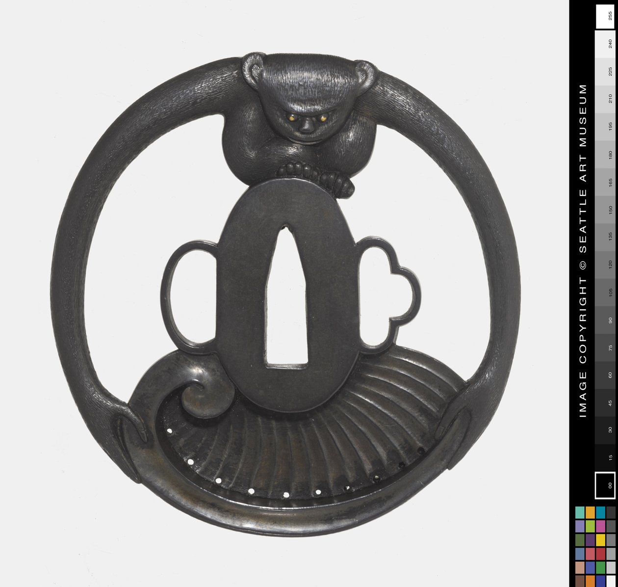 Tsuba: Monkey Holding Shell de Japanese School