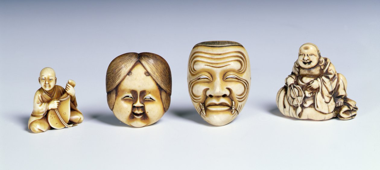 Duas máscaras e dois músicos de Japanese School