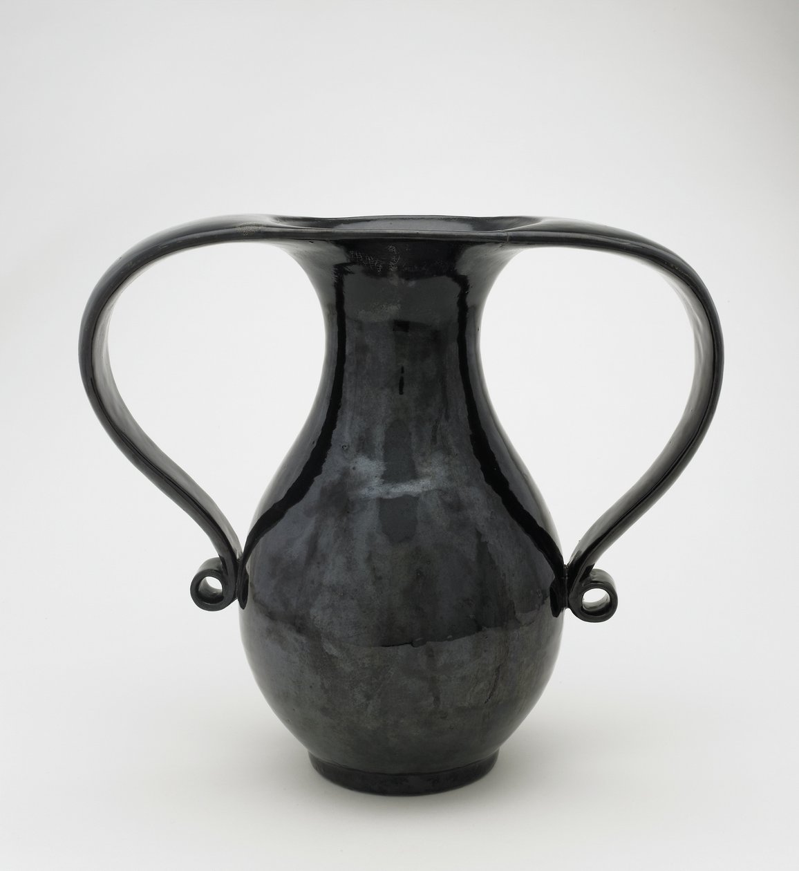 Vaso em forma mimikuchi, Seto, Kyoto-fu ou Prefeitura de Aichi, período Edo ou era Meiji (faiança com esmalte de ferro) de Japanese School