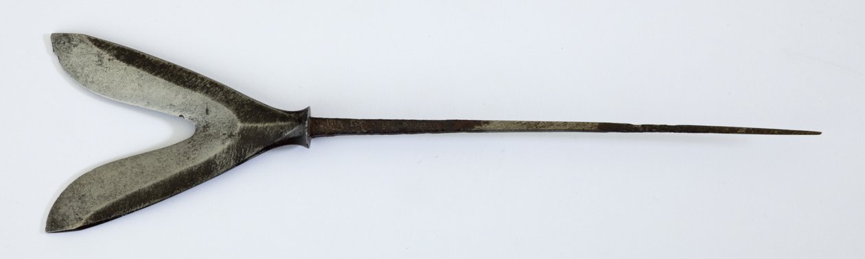 Yanone (ponta de seta) de tipo Karimata (bifurcado 