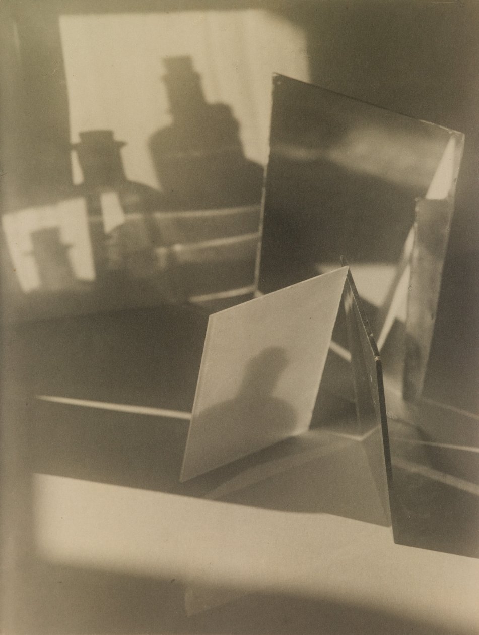Loneliness I, c.1928 (impressão em gelatina e prata) de Jaromir Funke