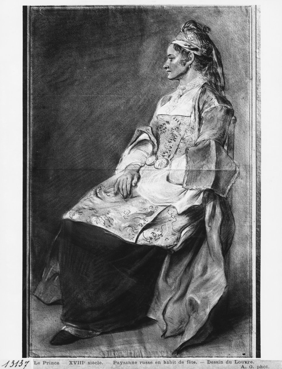 Garota russa agricultor em traje tradicional para dias de festa (pierre noire, pastel, redchalk und branco destaca em papel cinza) de Jean Baptiste Leprince