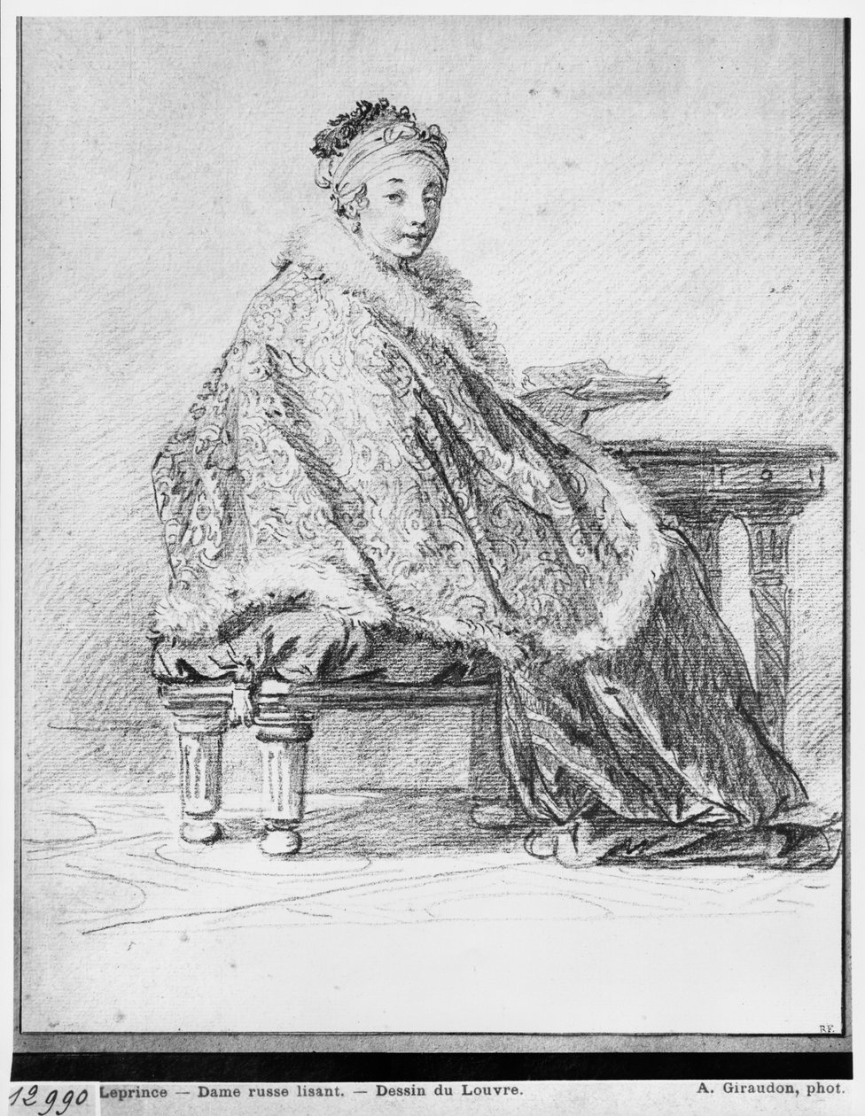 Mulher russa em uma mesa segurando um livro na mão (pierre noire und redchalk no papel) de Jean Baptiste Leprince