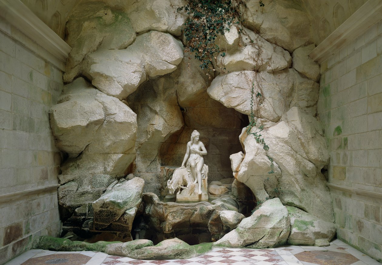 A Gruta do Laiterie de la Reine, construída em 1785 foto de Jean Thevenin
