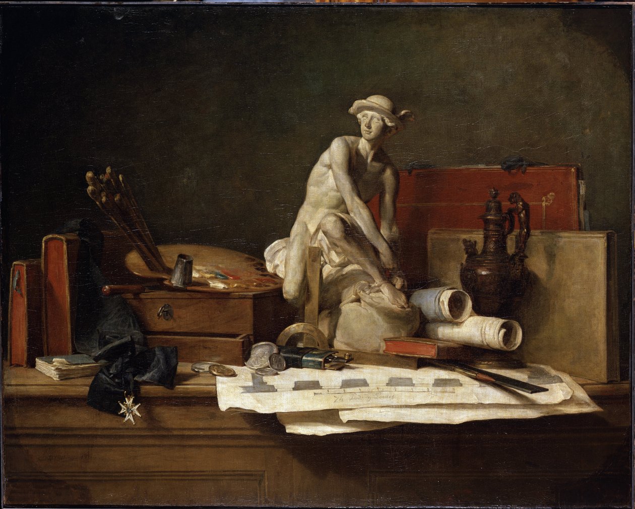 ""Natureza morta com atributos das artes"" (Natureza morta com atributos das artes) Escultura de mercúrio encimada por um petasus, paleta de pintor, livros. Pintura de Jean Baptiste Simeon Chardin (1699-1779) Dim. 112x140,5 cm Museu Hermitage, São Pedro de Jean Baptiste Simeon Chardin