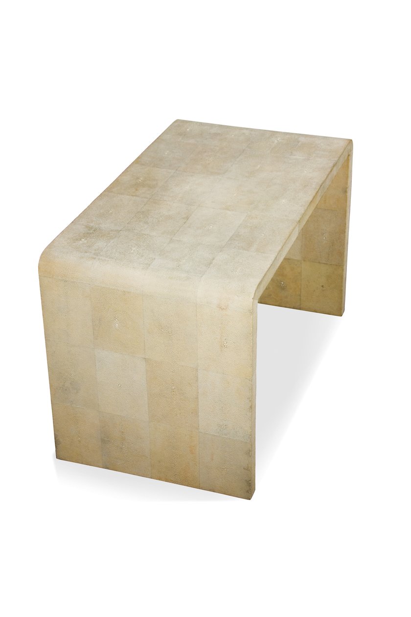 Mesa de centro, modelo criado c.1925 (madeira e pele de tubarão) de Jean Michel Frank