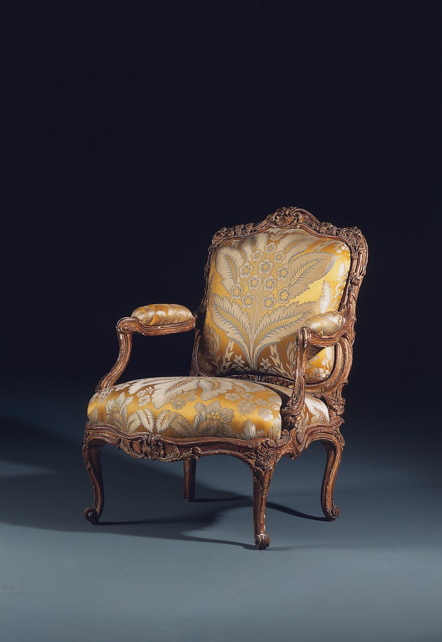 Um de um par de fauteuils a la Reine Luís XV (madeira e tecido) de Jean (fl.1737 63) Gourdin