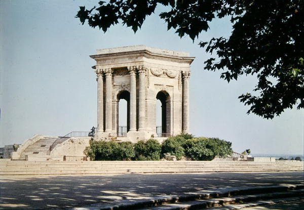 Vista do Chateau deau na Promenade de Peyrou, construído 1767-75 de Jean Antoine Giral