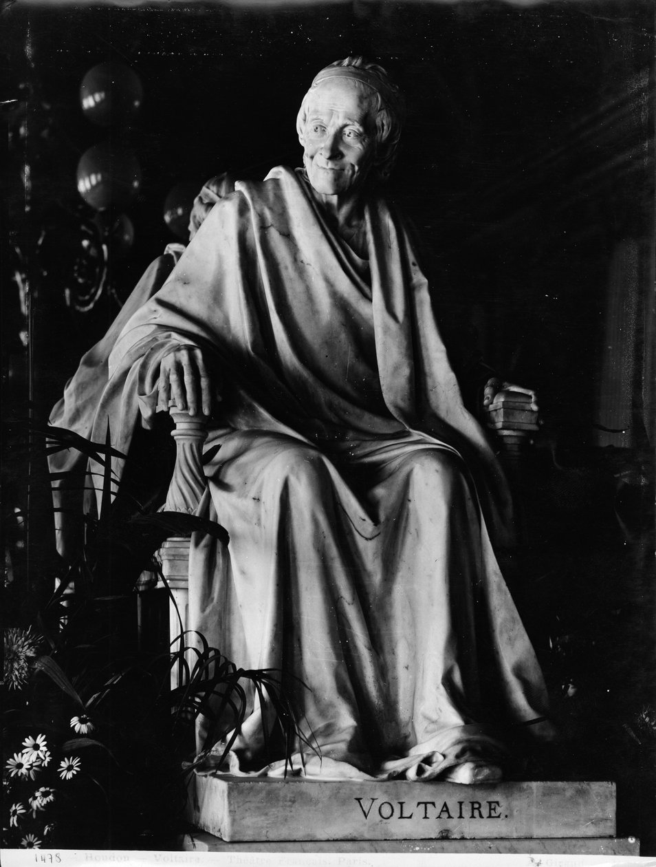 Escultura sentada de Voltaire (1694-1778) (mármore) de Jean Antoine Houdon