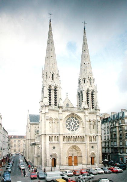 Vista da fachada, construída entre 1854 e 1859 de Jean Baptiste Antoine Lassus