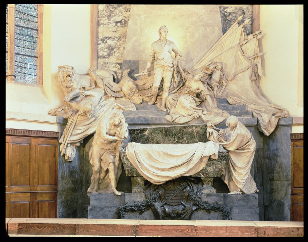 Túmulo do Marechal Maurice de Saxe (1696-1750) 1756-77 (mármore) de Jean Baptiste Pigalle