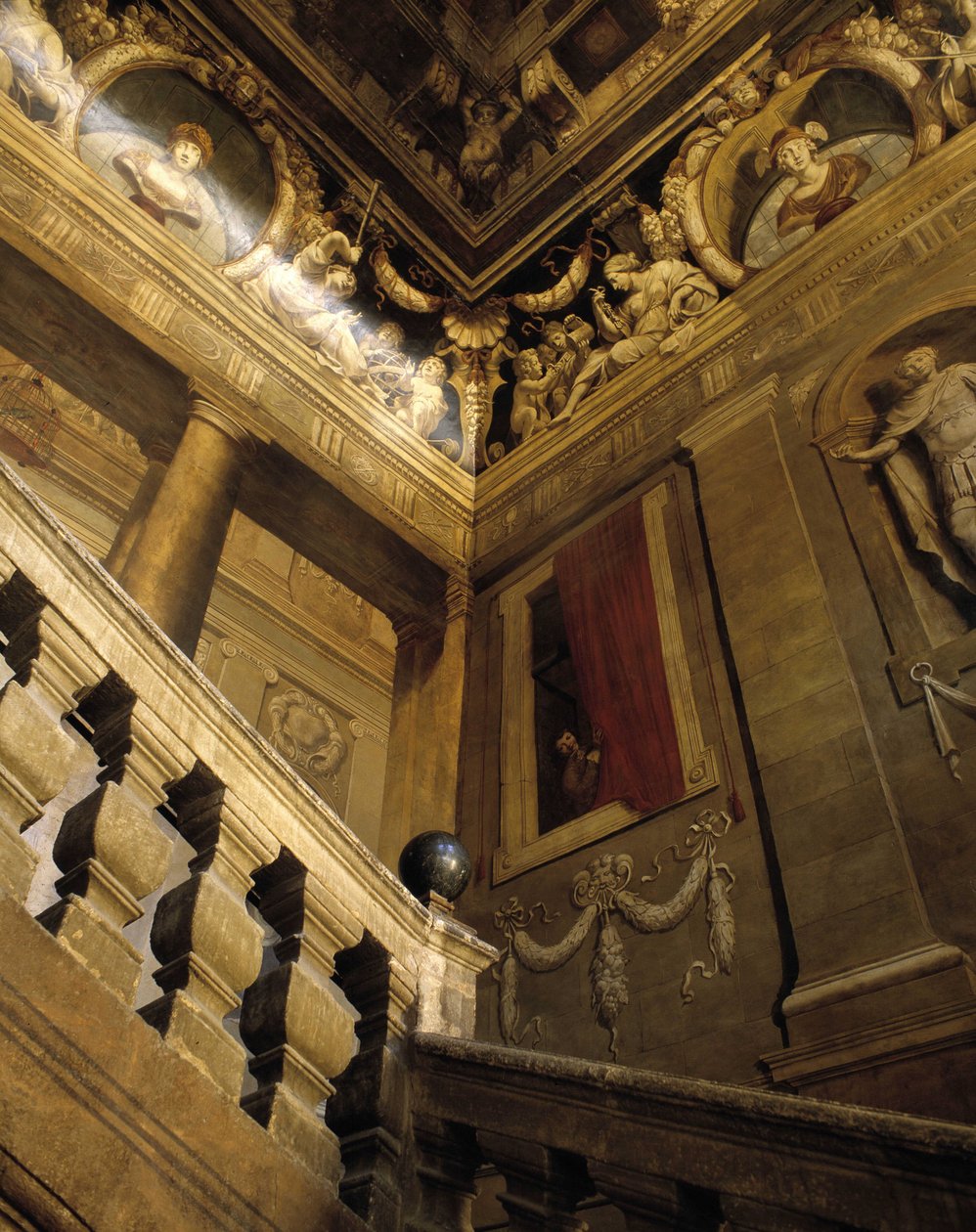 Arquitectura barroca: escadaria pintada em trompe l