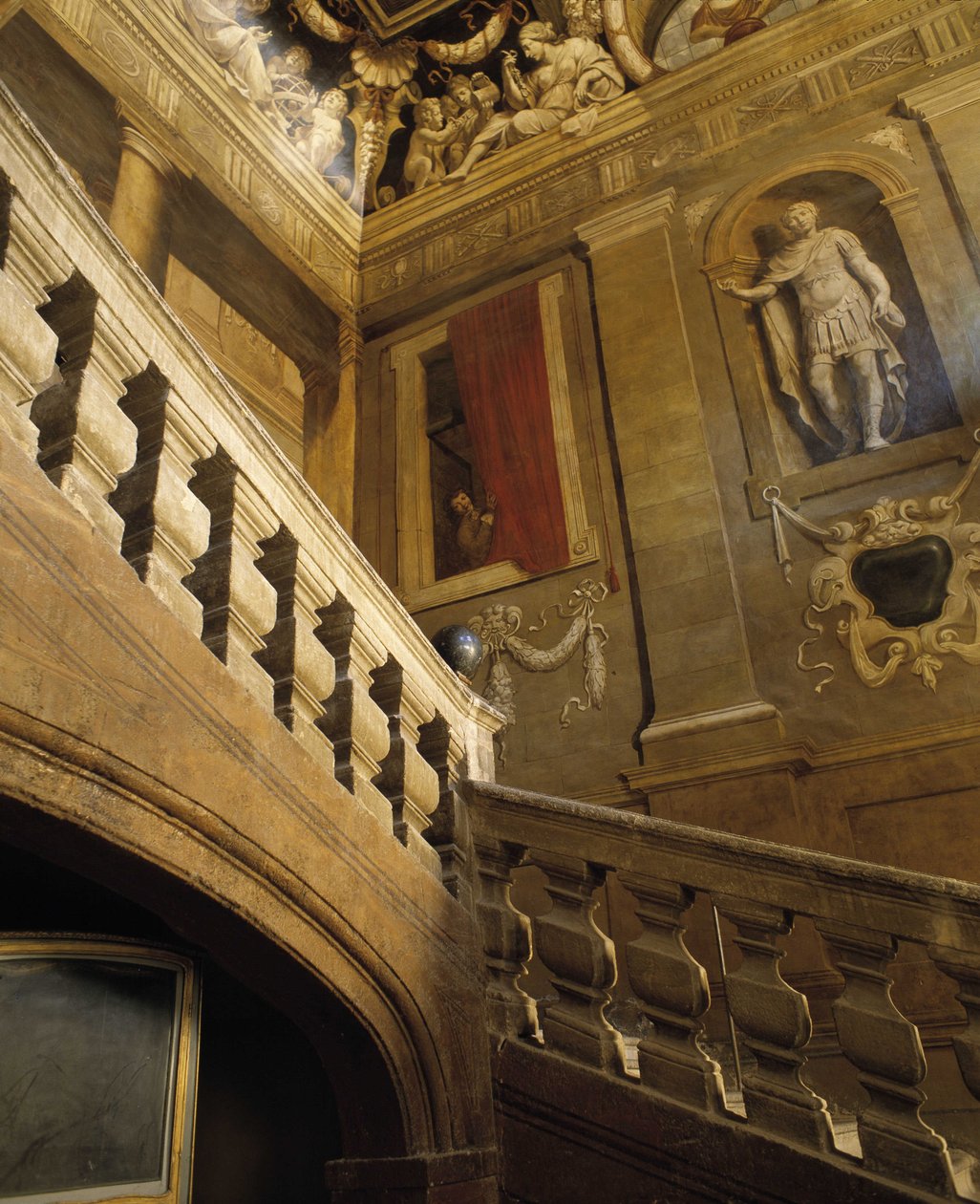 Arquitectura barroca: escadaria pintada em trompe l
