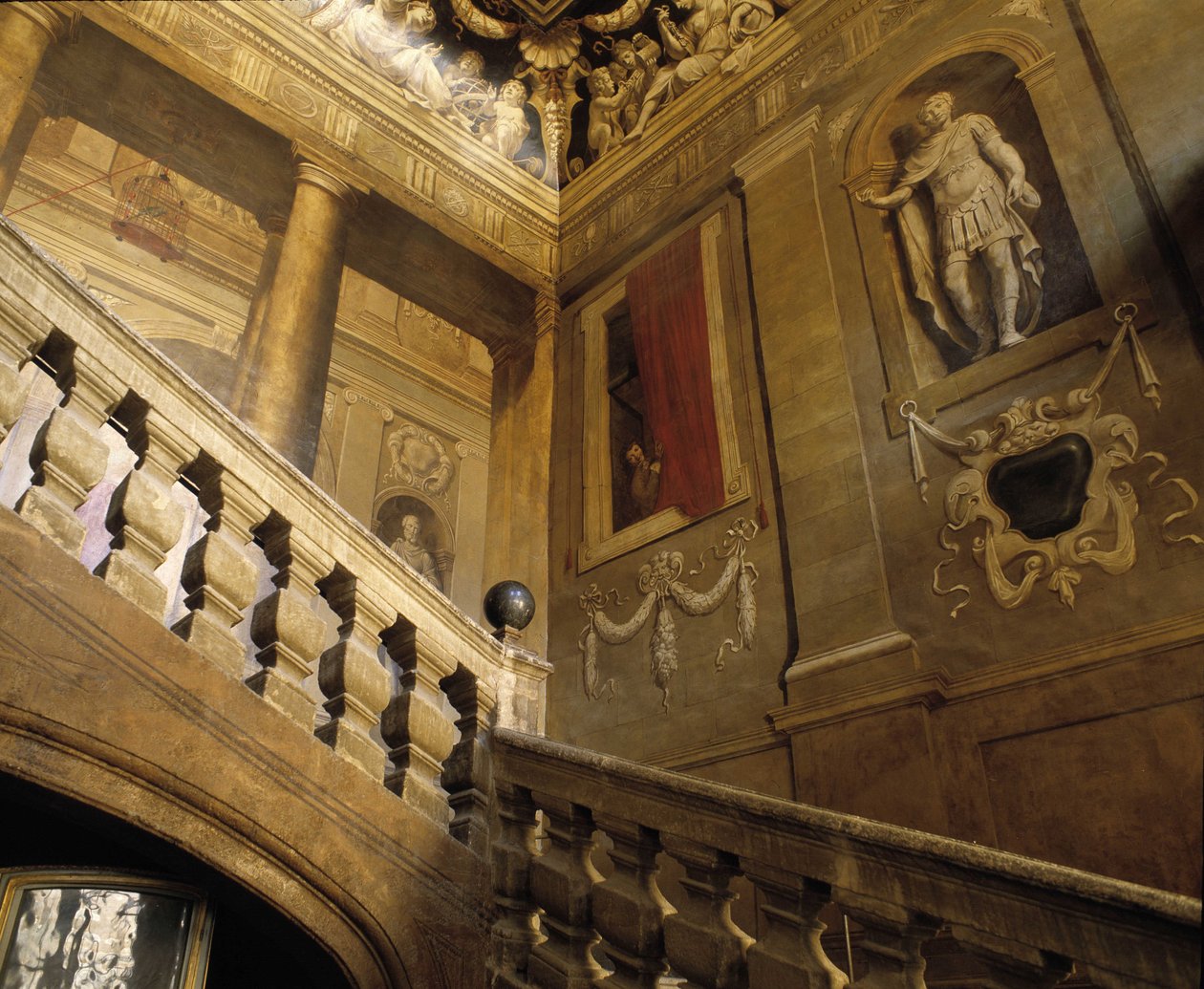 Arquitectura barroca: escadaria pintada em trompe l