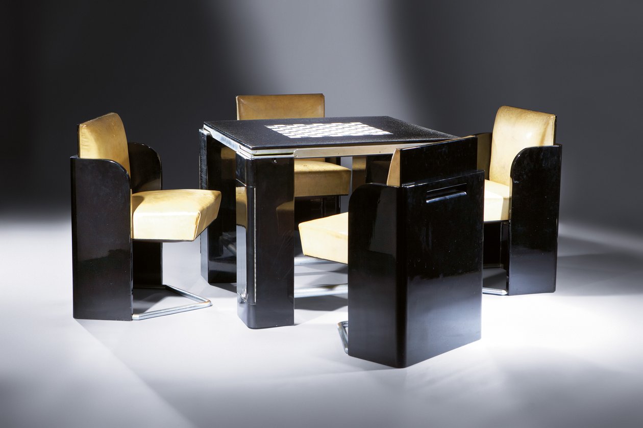 Mesa de jogos com quatro cadeiras a condizer, para o apartamento de Madeleine Vionnet em Paris de Jean Dunand