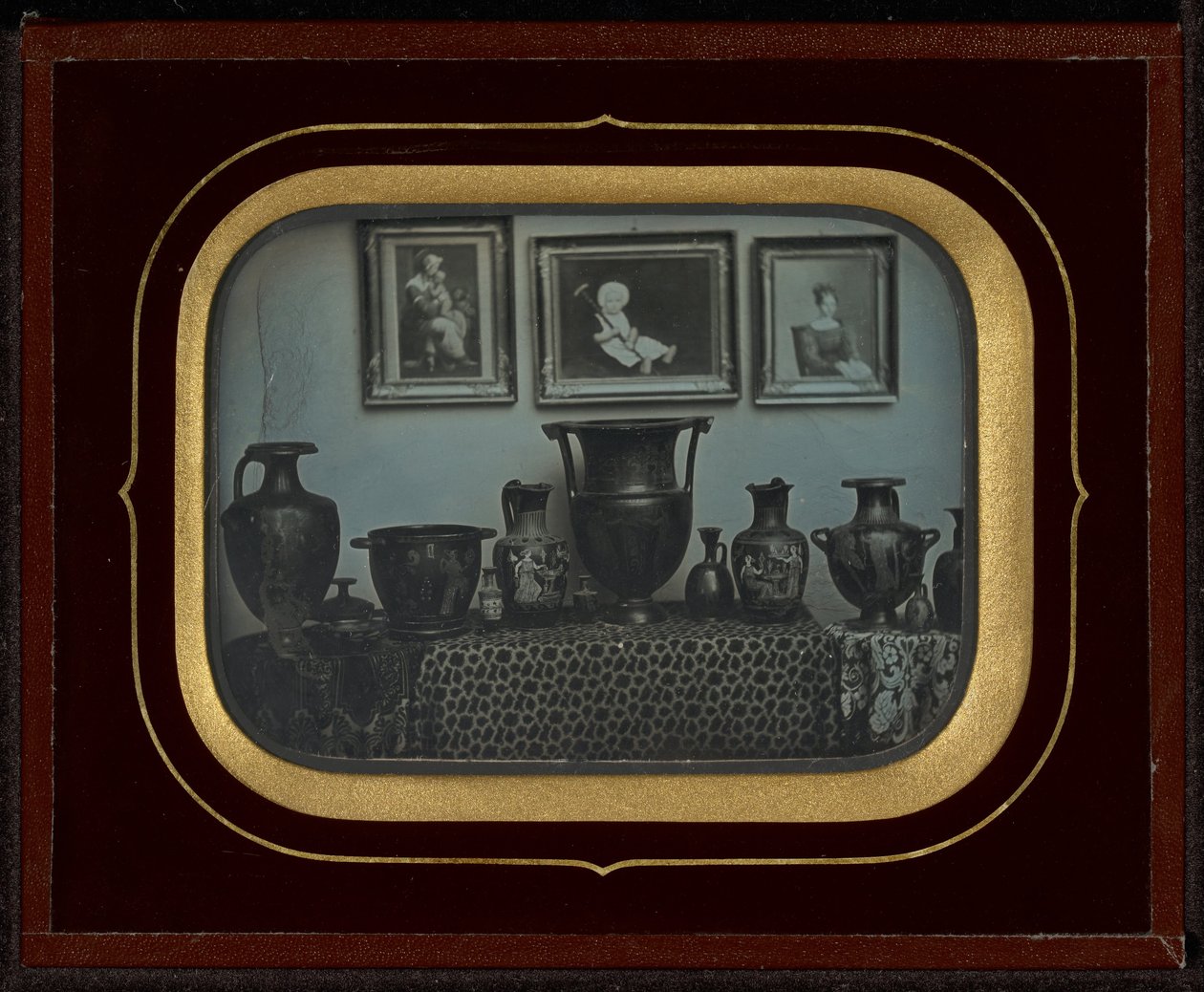 Natureza morta de vasos gregos e três pinturas de Jean Gabriel Eynard