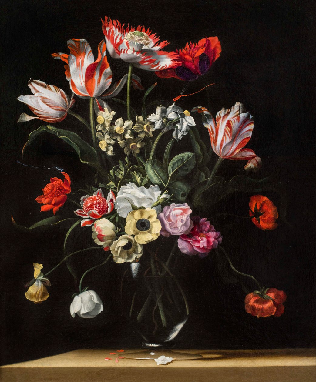 Tulipas, narcisos, cravos, papoilas, anêmonas e outras flores em um vaso de vidro em uma borda de madeira, um de um par, do século XVII de Jean Picart