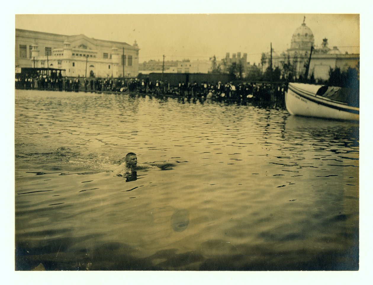George Zahanus, da Alemanha, vencedor do Campeonato Olímpico de Breast Stroke Quarter Mile de Jessie Tarbox Beals