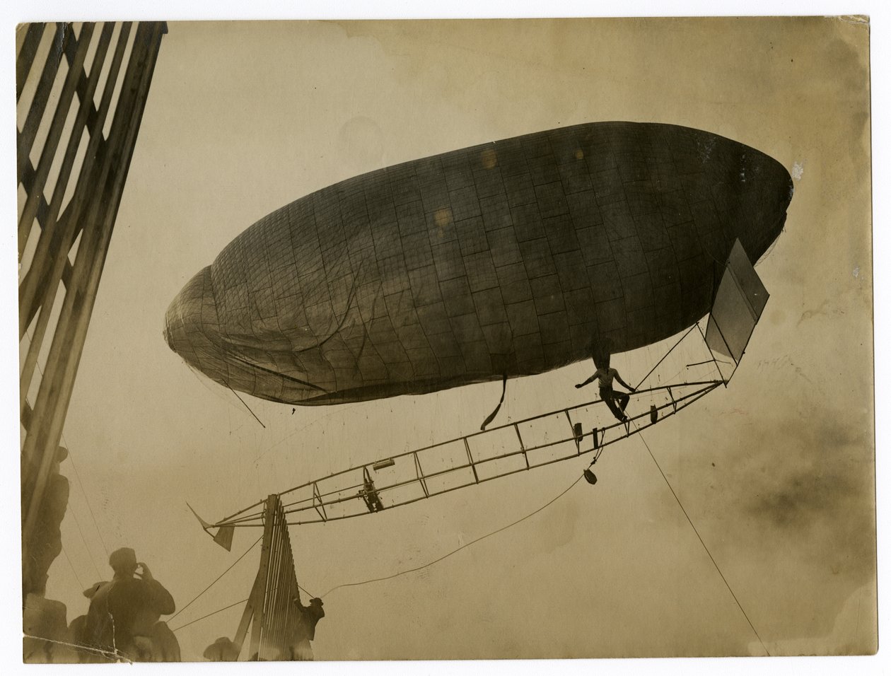 Nave Aérea "California Arrow" de Jessie Tarbox Beals