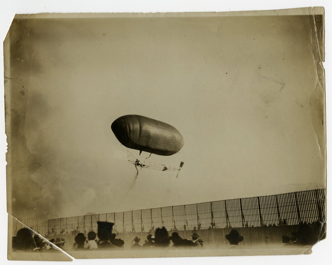 Nave Aérea "California Arrow" de Jessie Tarbox Beals