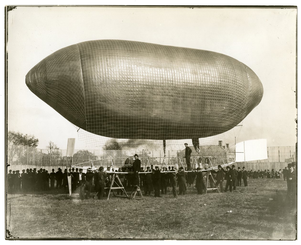Nave Aérea "California Arrow" de Jessie Tarbox Beals