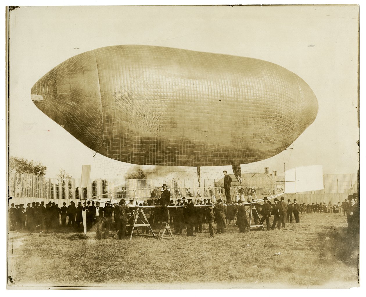 Nave Aérea "California Arrow" de Jessie Tarbox Beals