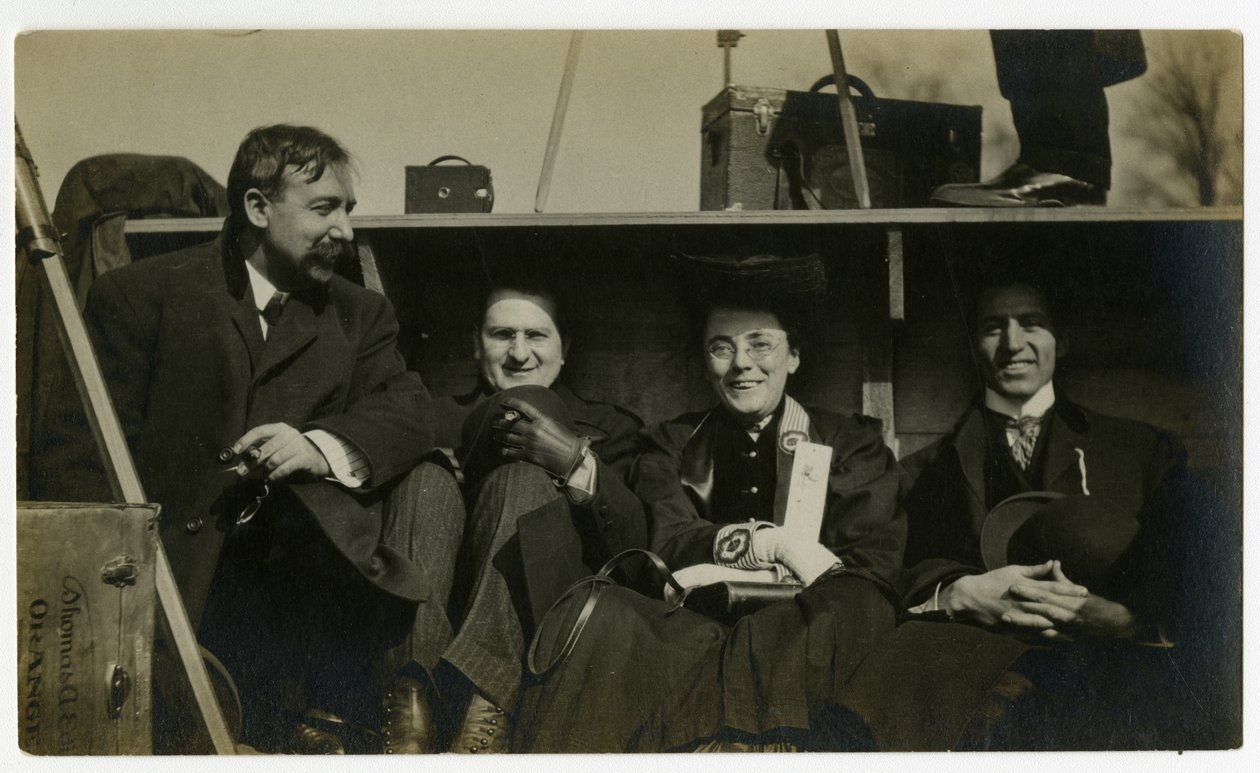 Falsas em férias no verso do automóvel, c.1905-40 (foto gelatina prateada) de Jessie Tarbox Beals