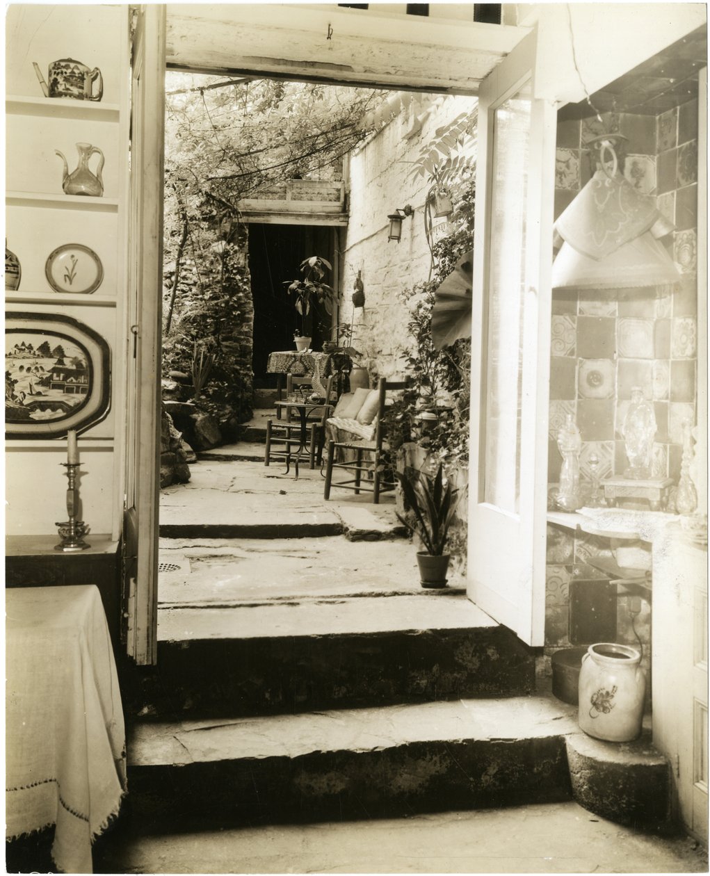 Casa do Sr. e Sra. George Stonehill, Greenwich Village, Nova York, EUA, c.1905-40 (foto em prata gelatina) de Jessie Tarbox Beals