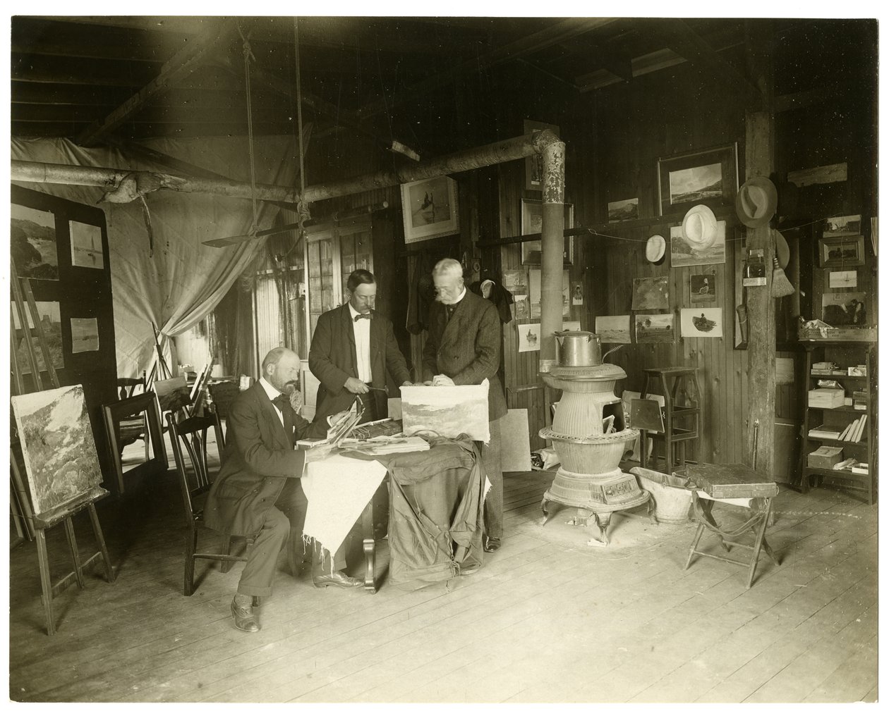 Da esquerda para a direita: Cullen Yates - obscurecido - Walter Dean, c.1905-11 (foto gelatina prateada) de Jessie Tarbox Beals