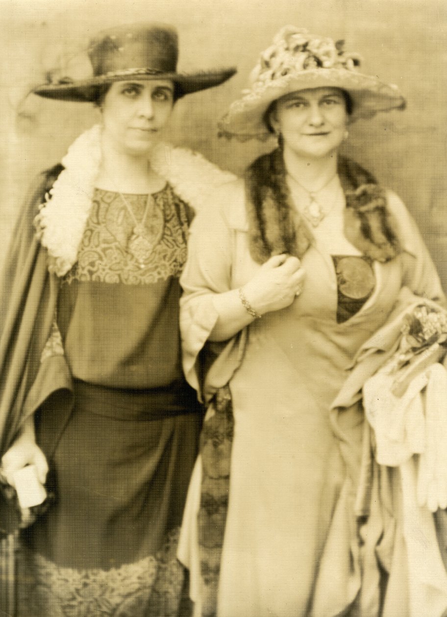 Sra. Coolidge e sua amiga Frances Parkinson Keyes de Jessie Tarbox Beals