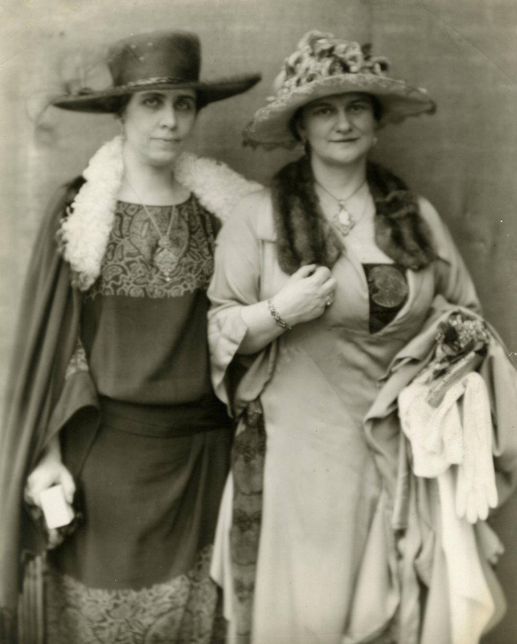 Mrs Coolidge e sua amiga Mrs Frances Parkinson Keyes, 1924 de Jessie Tarbox Beals