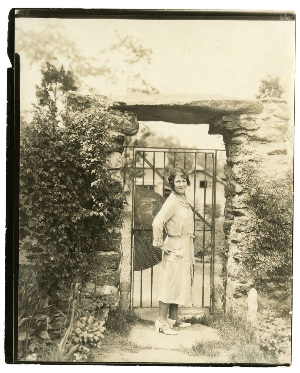 Sra. Ernest Thompson Seton da Greenwich Conn, Presidente Nacional da Liga das Mulheres Penitenciárias Americanas que está navegando no dia 18 de junho com a Expedição de Campo para explorar os alcances superiores da Amazônia de Jessie Tarbox Beals
