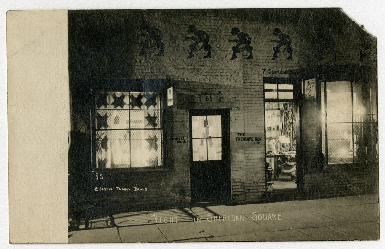 Noite em Sheridan Square, Greenwich Village, Nova York, EUA, c.1918-19 (foto em prata gelatina) de Jessie Tarbox Beals