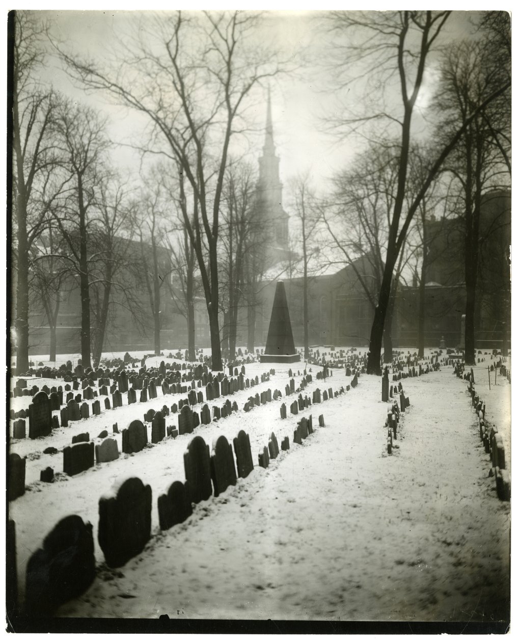Old Granary Burying Ground Boston, USA, c.1902-10 (foto em prata gelatina) de Jessie Tarbox Beals