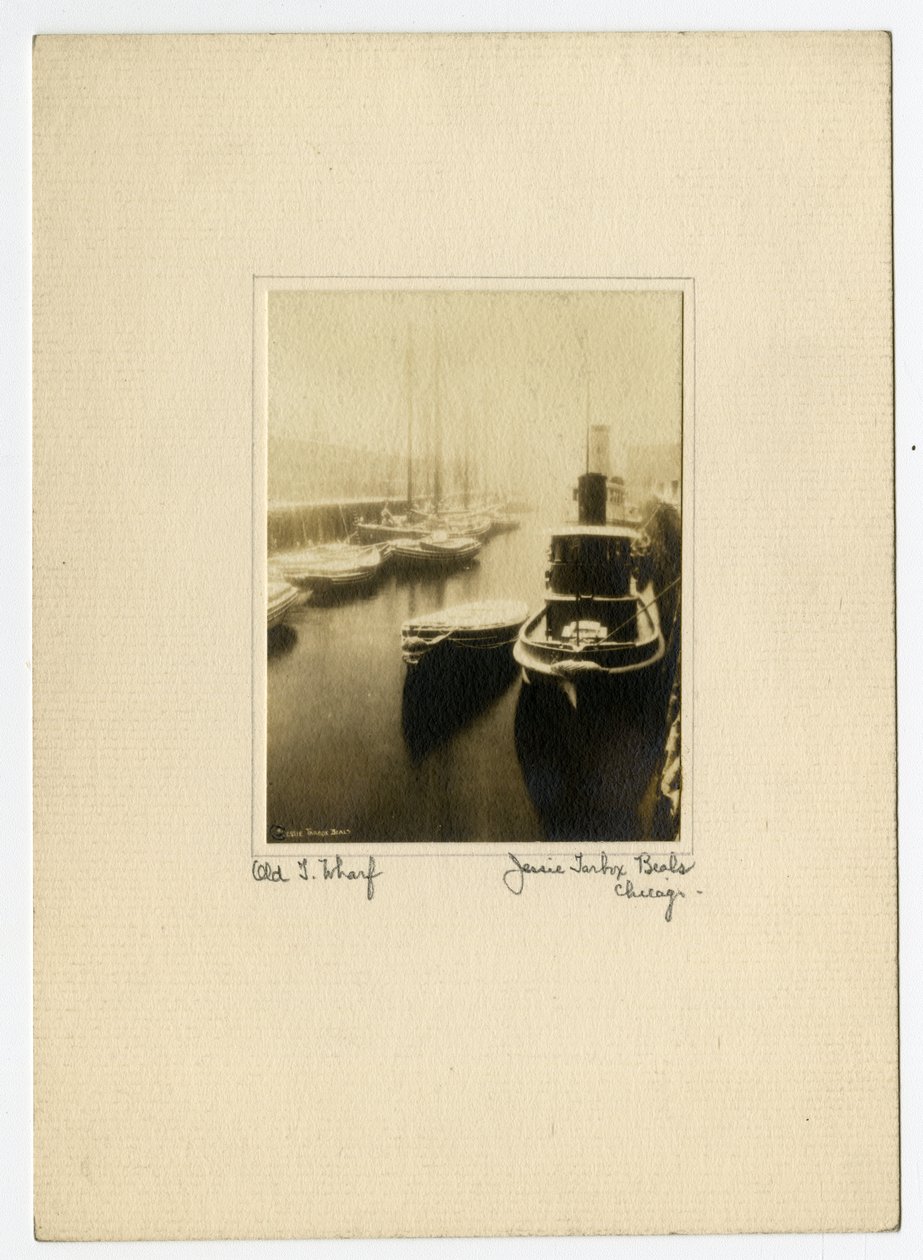 Old T Wharf, c.1902-10 (foto gelatina prateada) de Jessie Tarbox Beals