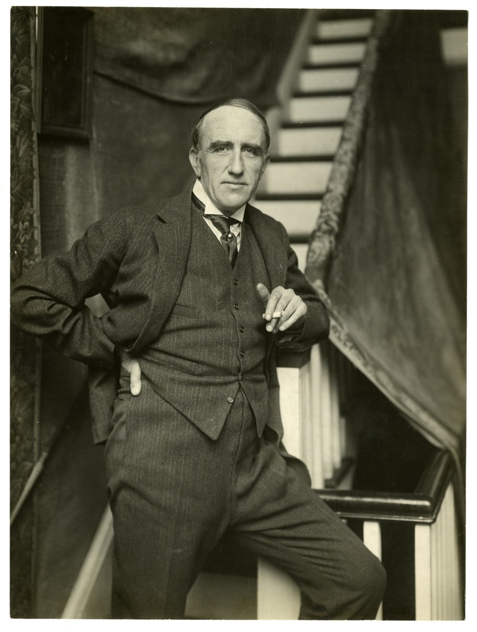Príncipe Paul Troubetzkoy, escultor - de Paris & Moskow, c.1905-06 (foto em prata gelatina) de Jessie Tarbox Beals